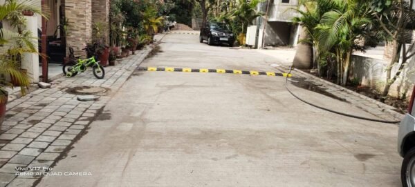 91 Speed Breaker 50 MM Height Easy To Install with Our Manual Speed Breaker Ideal choice for Road Safety- 12 Pieces (6 pcs Black and 6 pcs Yellow) Pack Of 3 Meter